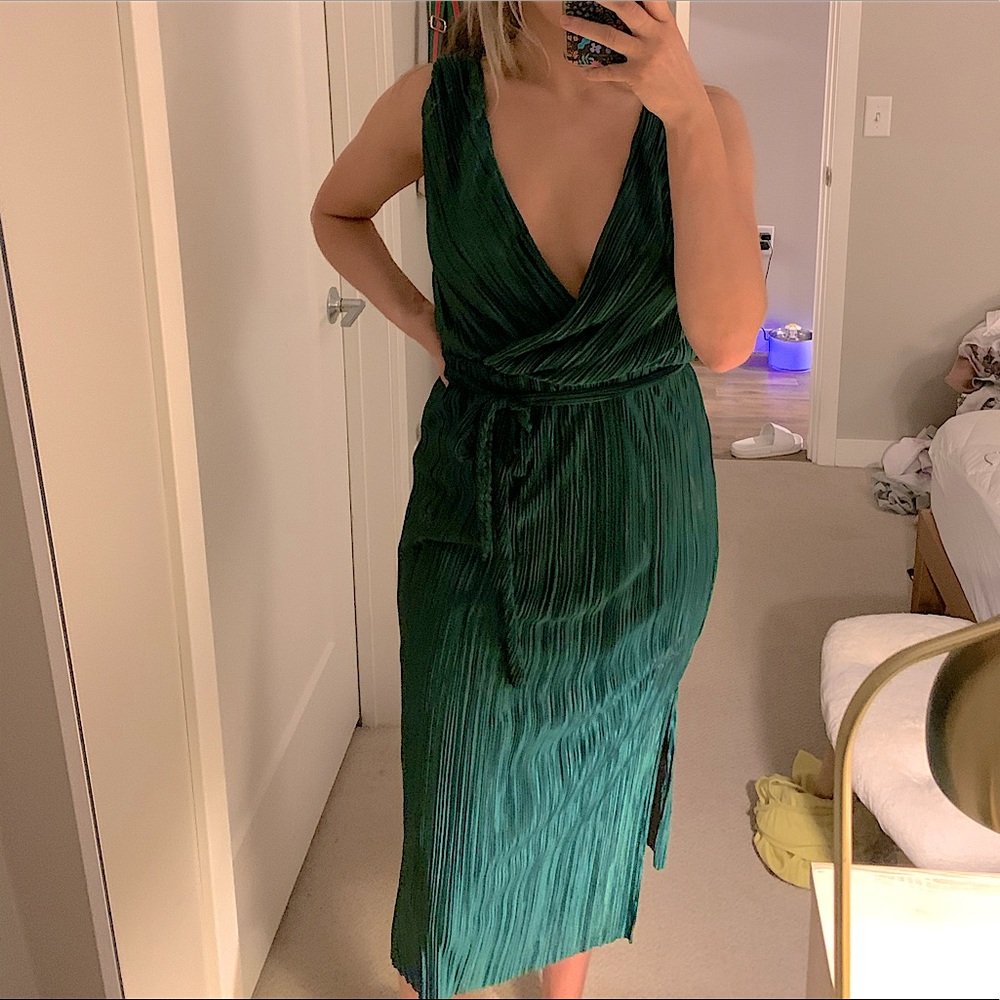 BB Dakota emerald green dress
